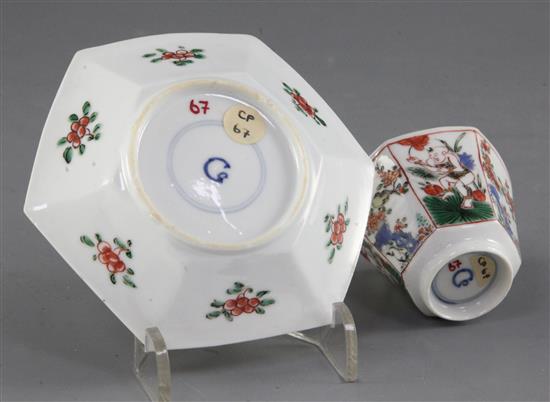 A Chinese famille verte G mark tea bowl and saucer, Kangxi period, saucer 10cm, hairline cracks